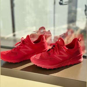 New Balance 574, Red